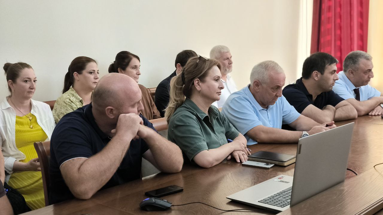 Коллективу Госжилинспекции РД представили нового руководителя